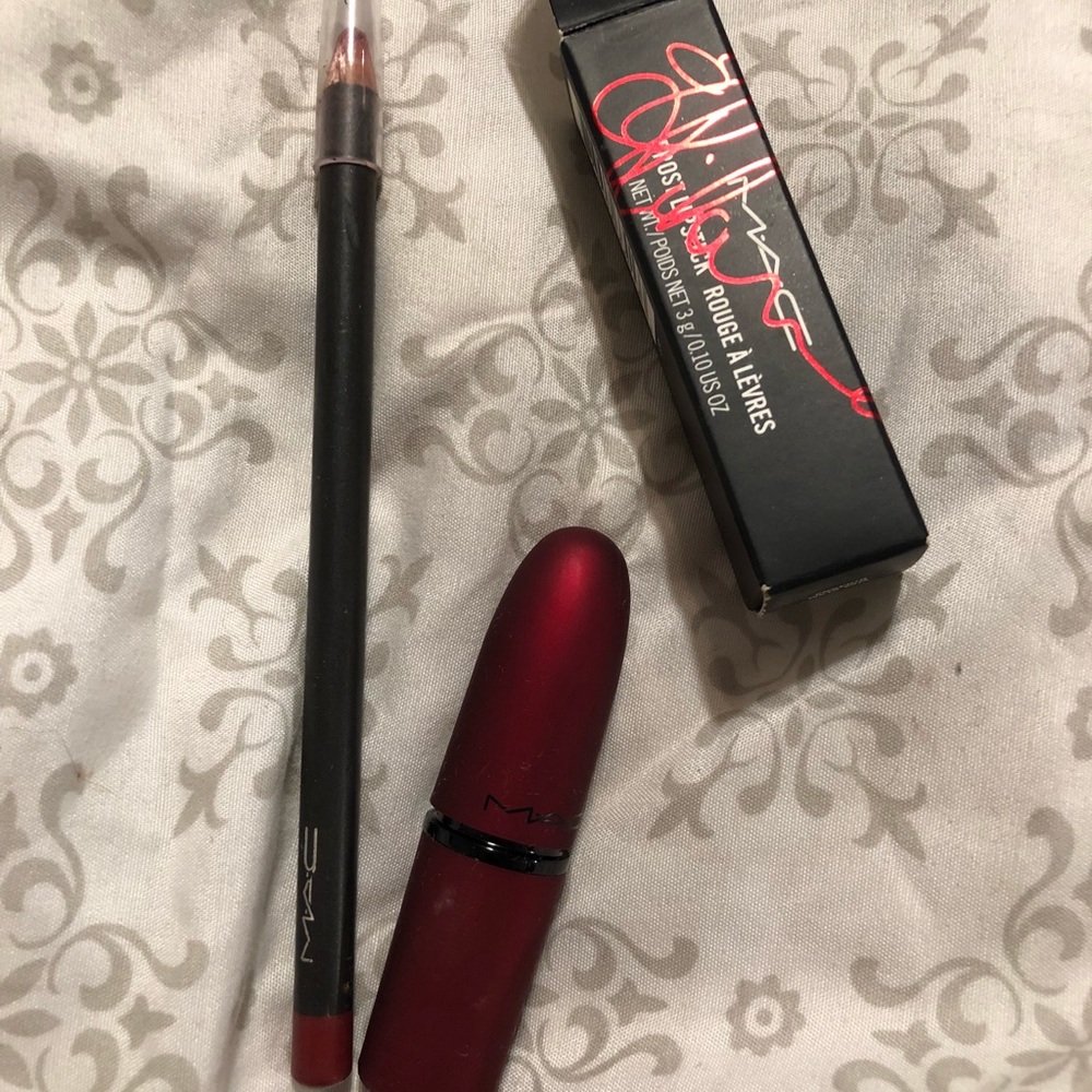 Rihanna Viva Glam MAC Lipstick FREE Makeup Bag